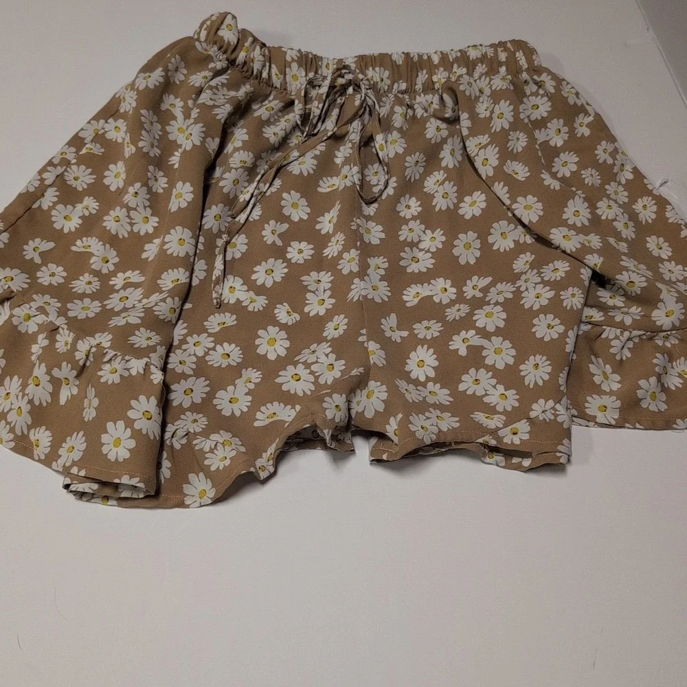 SPACE‎ 46 Boutique Shorts Size M Daisy Print Brown Tan Flowy Elastic Waist
